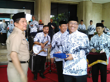 Pencarian PGRI Kota Palu - Persatuan Guru Republik Indonesia Cabang Kota Palu